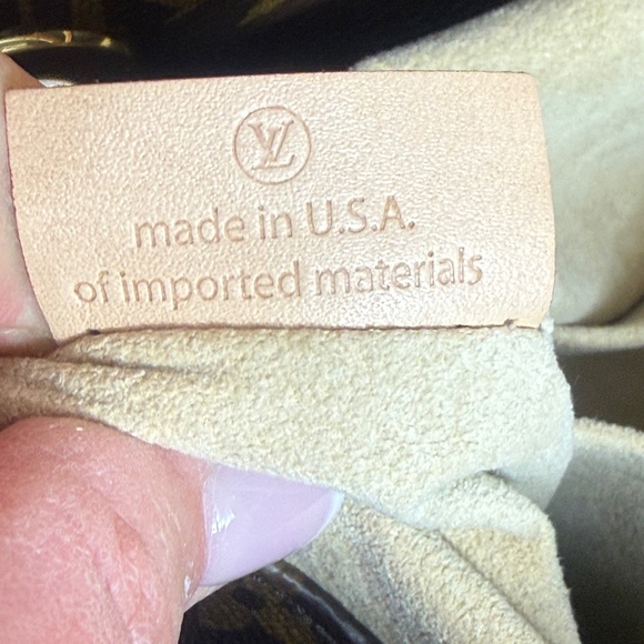 LV Monogram Artsy MM - Picture 12 of 16